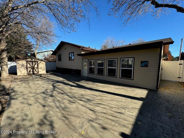 953 9th Ave W, Dickinson, ND 58601