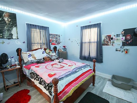 4th image of 30 Saint Mary St