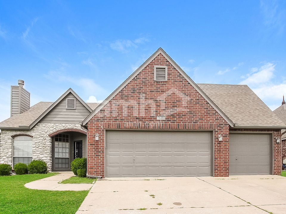 1st image of 1606 W Vicksburg Pl