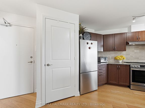 5th image of 68 Main St N #501