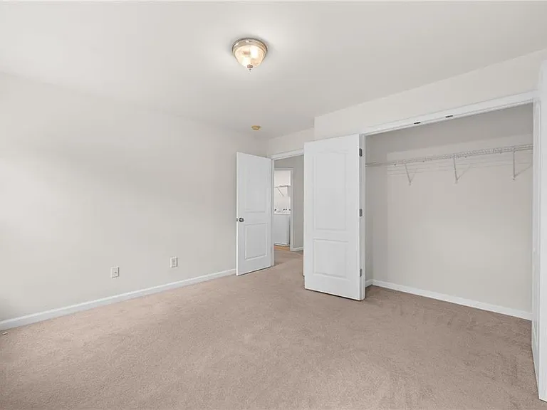 1058 Treymont Ln — Photo 35