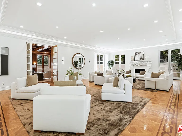 407 Robert Ln — Photo 9