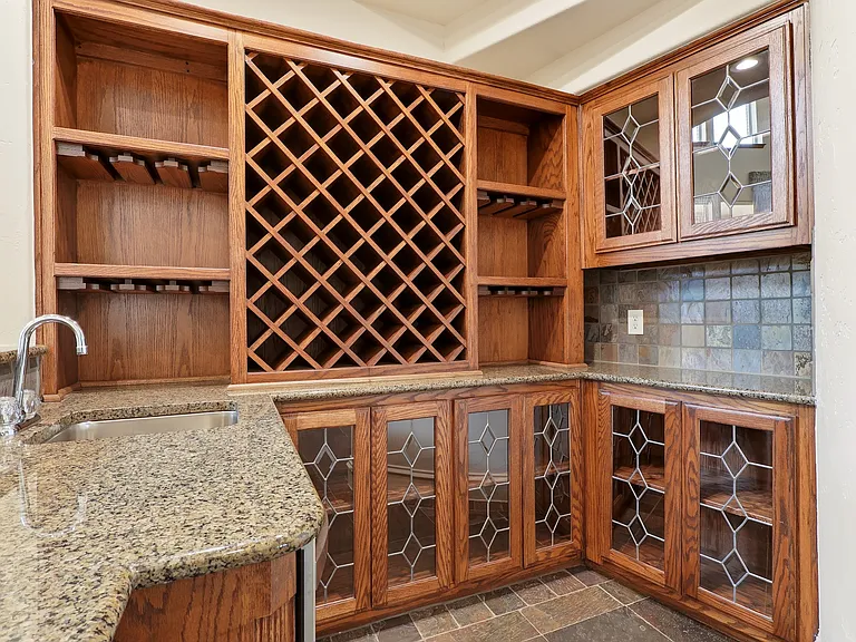 1224 Crockett Dr — Photo 24