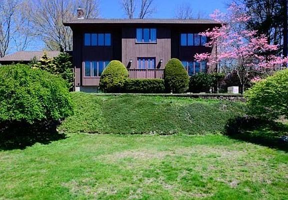 3rd image of 104 Bonny Ln