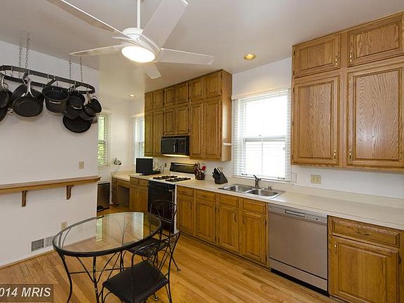 5th image of 210 Great Falls St