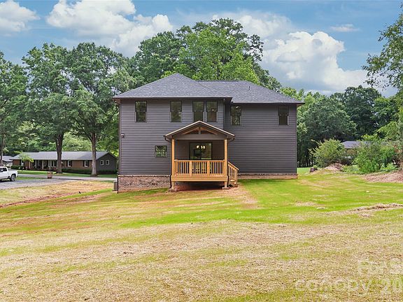 5th image of 111 Keowee Cir
