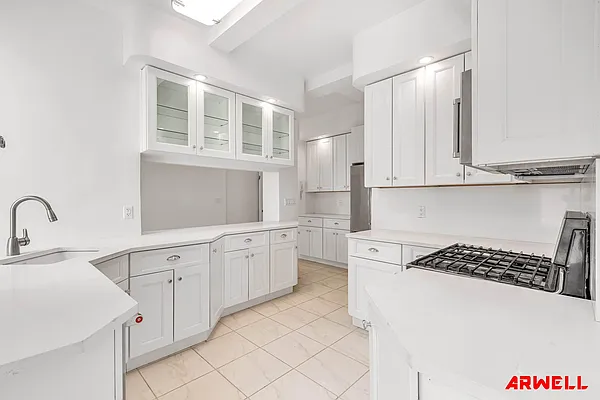 Rented by Arwell Realty | media 14