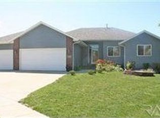615 Quail Cir, Harrisburg, SD 57032