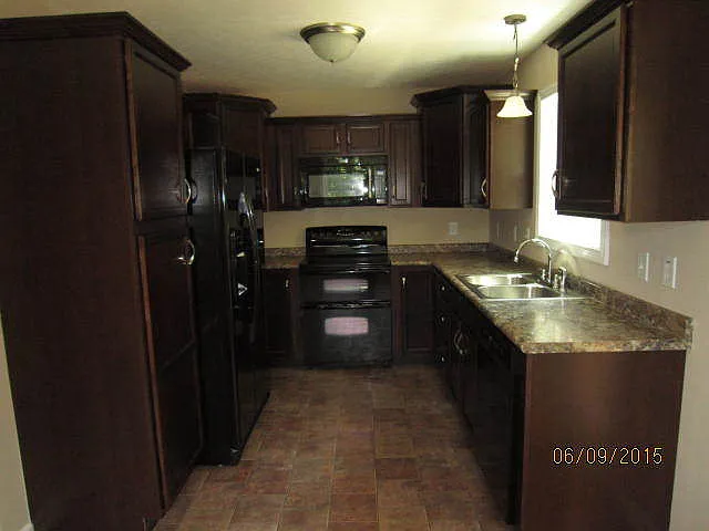 420 Zurich Ct — Photo 4