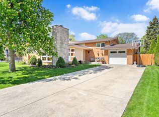 407 E Huntington Ln, Elmhurst, IL 60126