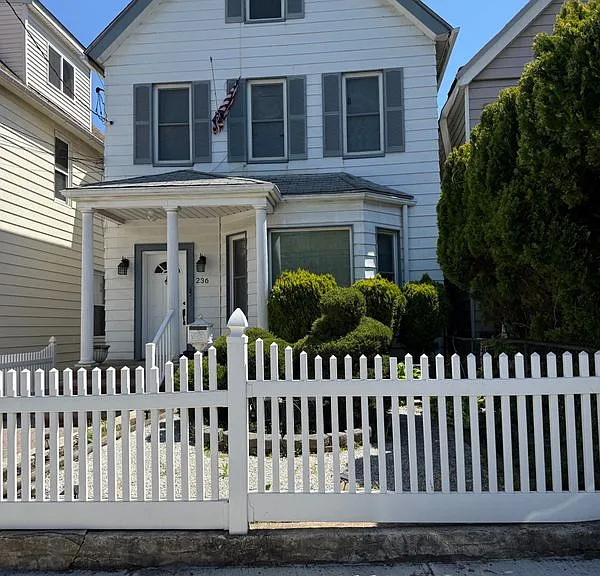 236 Fingerboard Rd — Photo 1