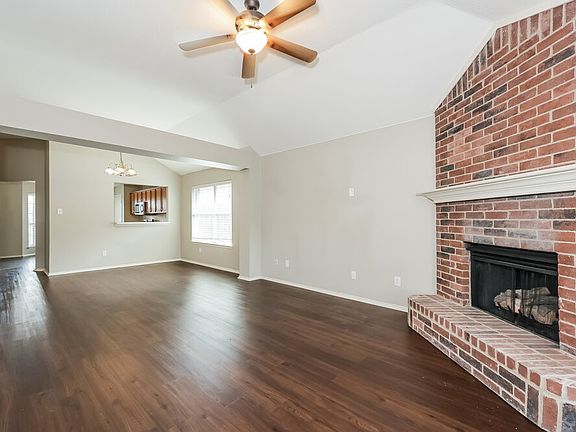 4th image of 209 Tulip Ln