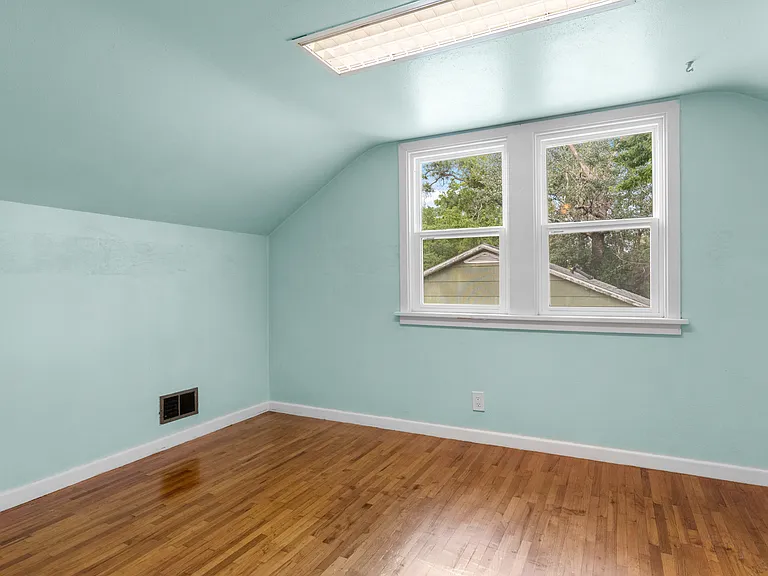 644 Avenue F — Photo 27