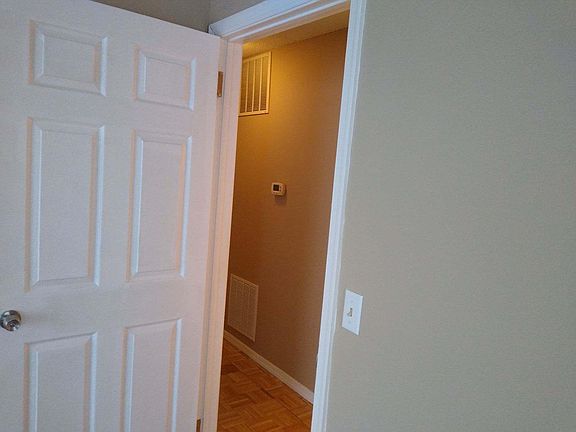 2nd image of 195 Colonial Ct #195