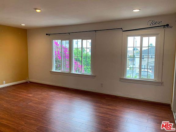 3rd image of 887 Crenshaw Blvd