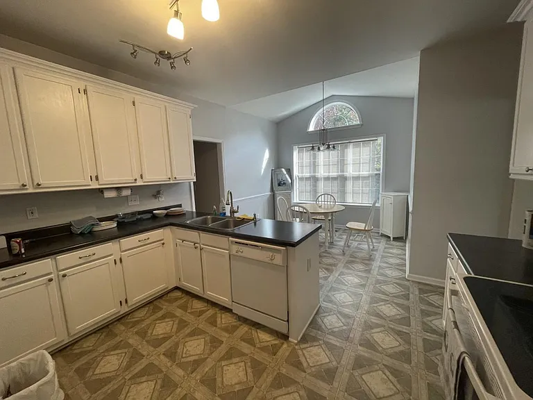 44 Hampton Springs Ct — Photo 15