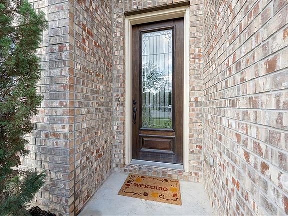 5th image of 124 Lake Whitney Ct