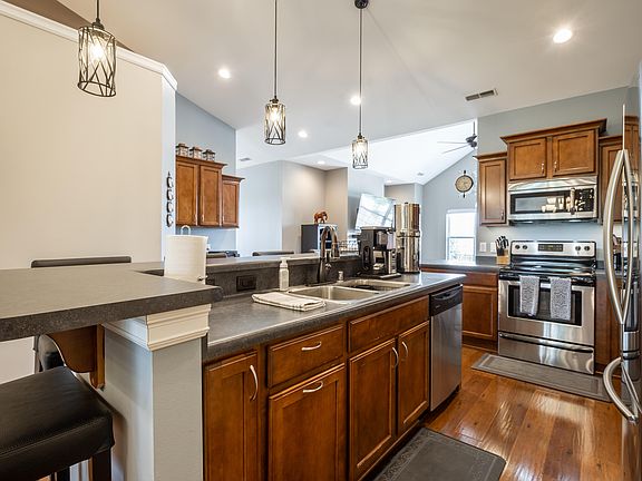 3rd image of W205N16469 Cranberry Creek Ln Unit 1404