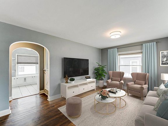 3rd image of 281 E Jeffrey Pl