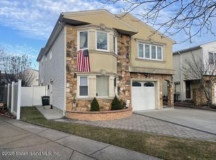 24 Purdue Side, Staten Island, NY 10314