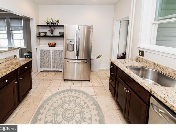 3rd image of 7419 Rockwell Ave