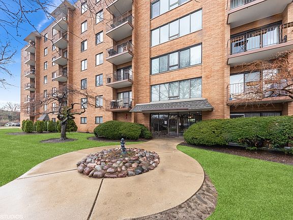 2nd image of 1747 Crystal Ln #303