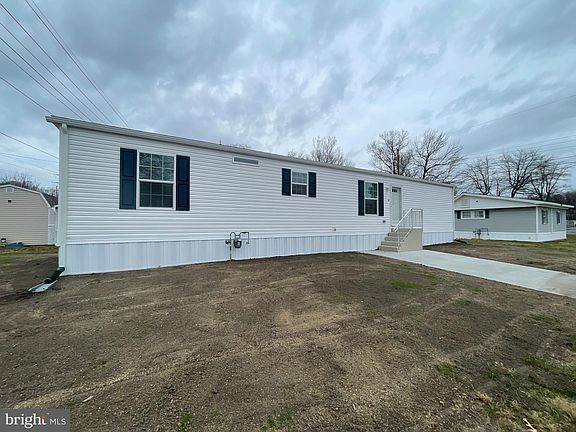 4th image of 50 Pennington Dr