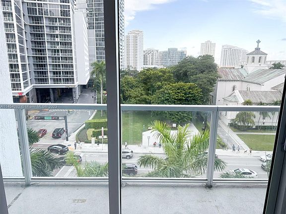 3rd image of 500 Brickell Ave APT 600