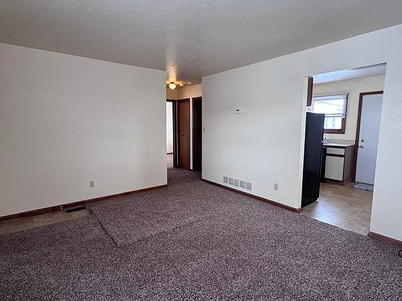 5th image of 160 Irwin St #18