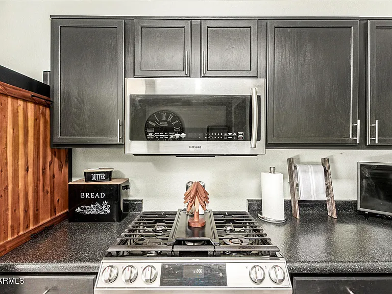 3032 W Red Fox Rd — Photo 14