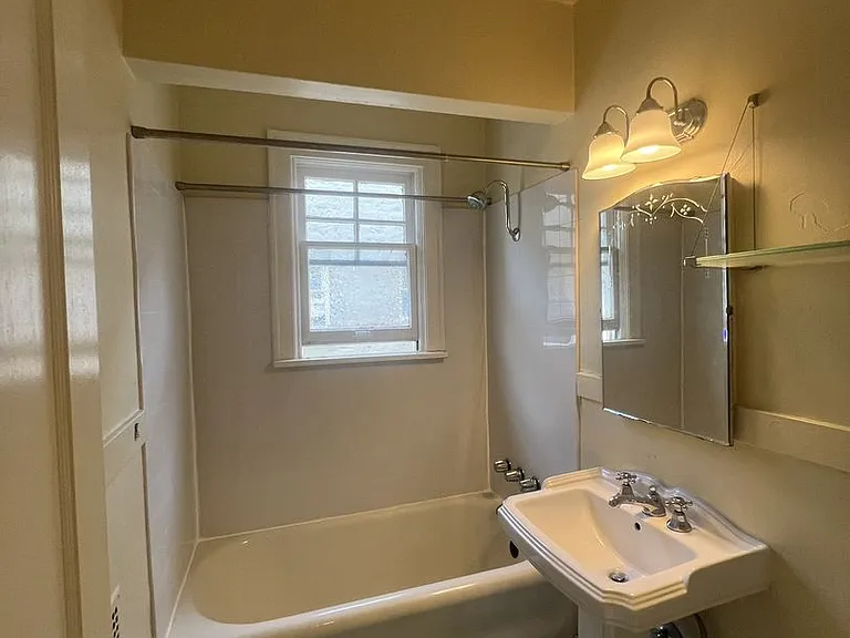 Flanders Apartments — Photo 36