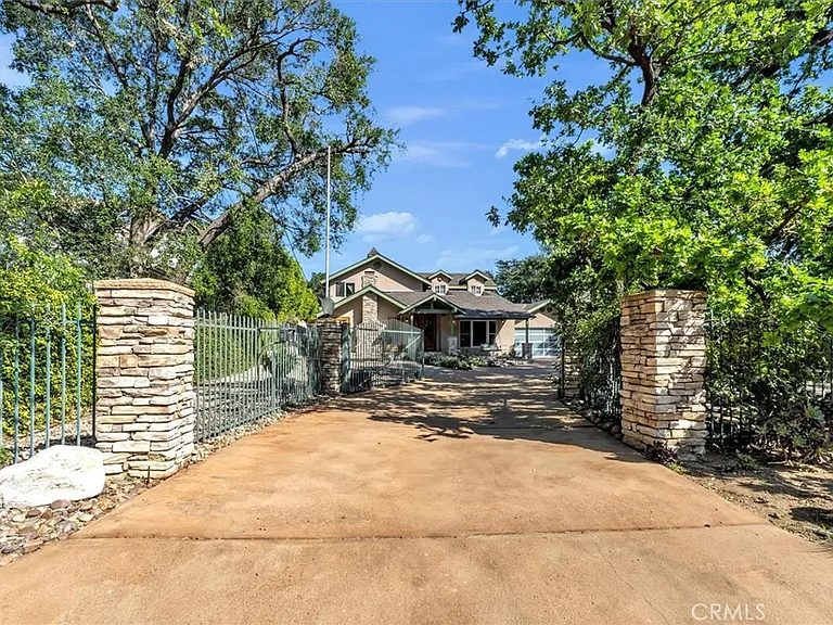 9824 Baden Ave — Photo 17