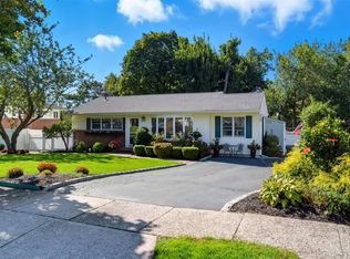 12 Putnam Ct, Commack, NY 11725