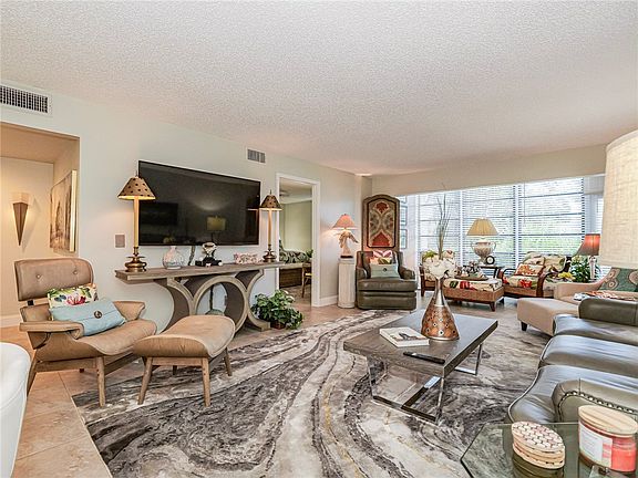 5th image of 400 18th St APT G3