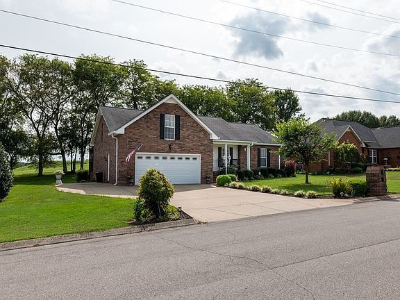 3rd image of 1073 Pinehurst Dr