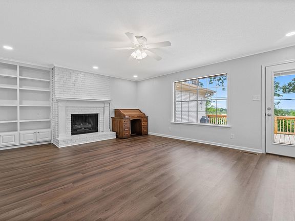 4th image of 4700 Bunker Hill Dr