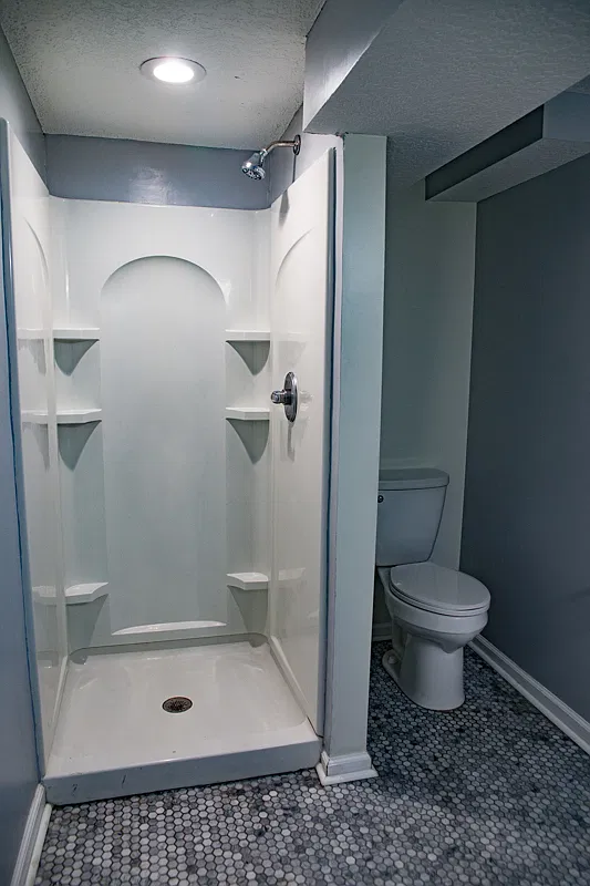 6 bed, 2411 sqft, $3,300 — Photo 2