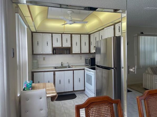 705 Normandy Ln #705