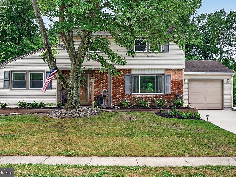 1st image of 46 Greenwood Dr