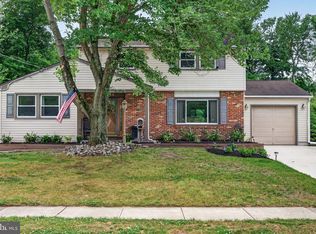 46 Greenwood Dr, Turnersville, NJ 08012