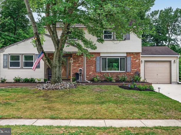 46 Greenwood Dr, Turnersville, NJ 08012