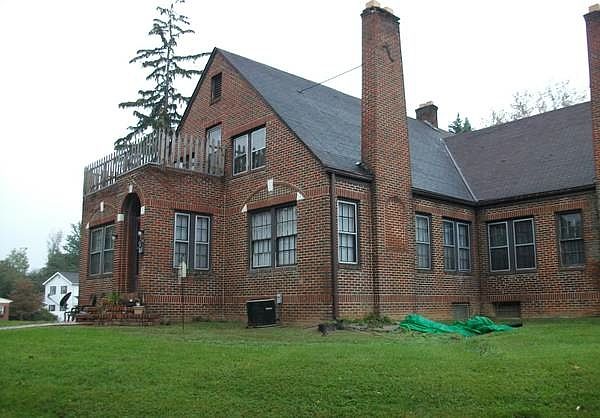 1st image of 201 E Gilmer Park