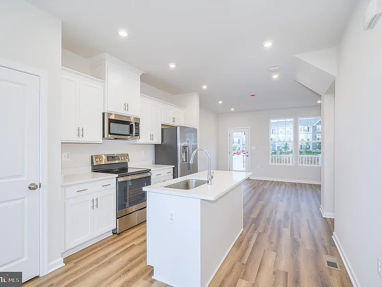 82 Coolidge Ave — Photo 7