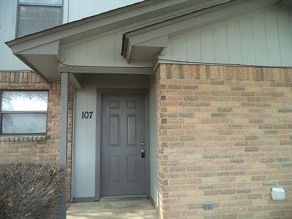 1st image of 107 Vista Way