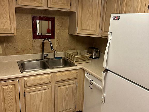 5th image of 315 E LANCASTER Court