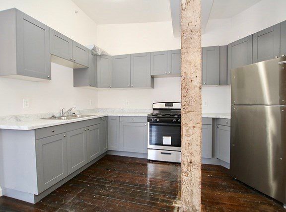 4th image of 105 E Judd St