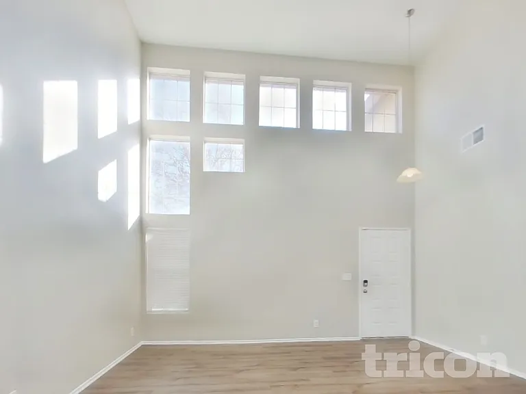 44313 63rd St W — Photo 3