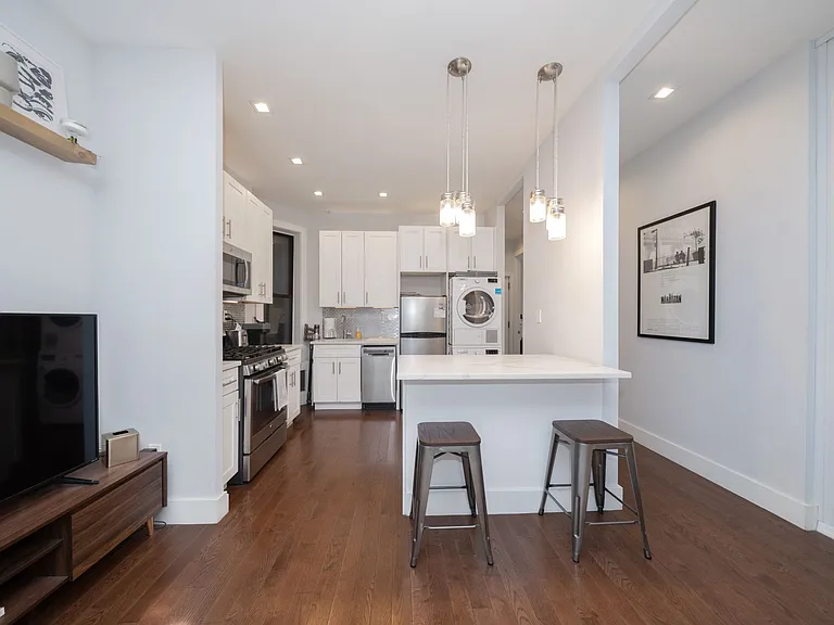364 W 53rd St #2R — Photo 10