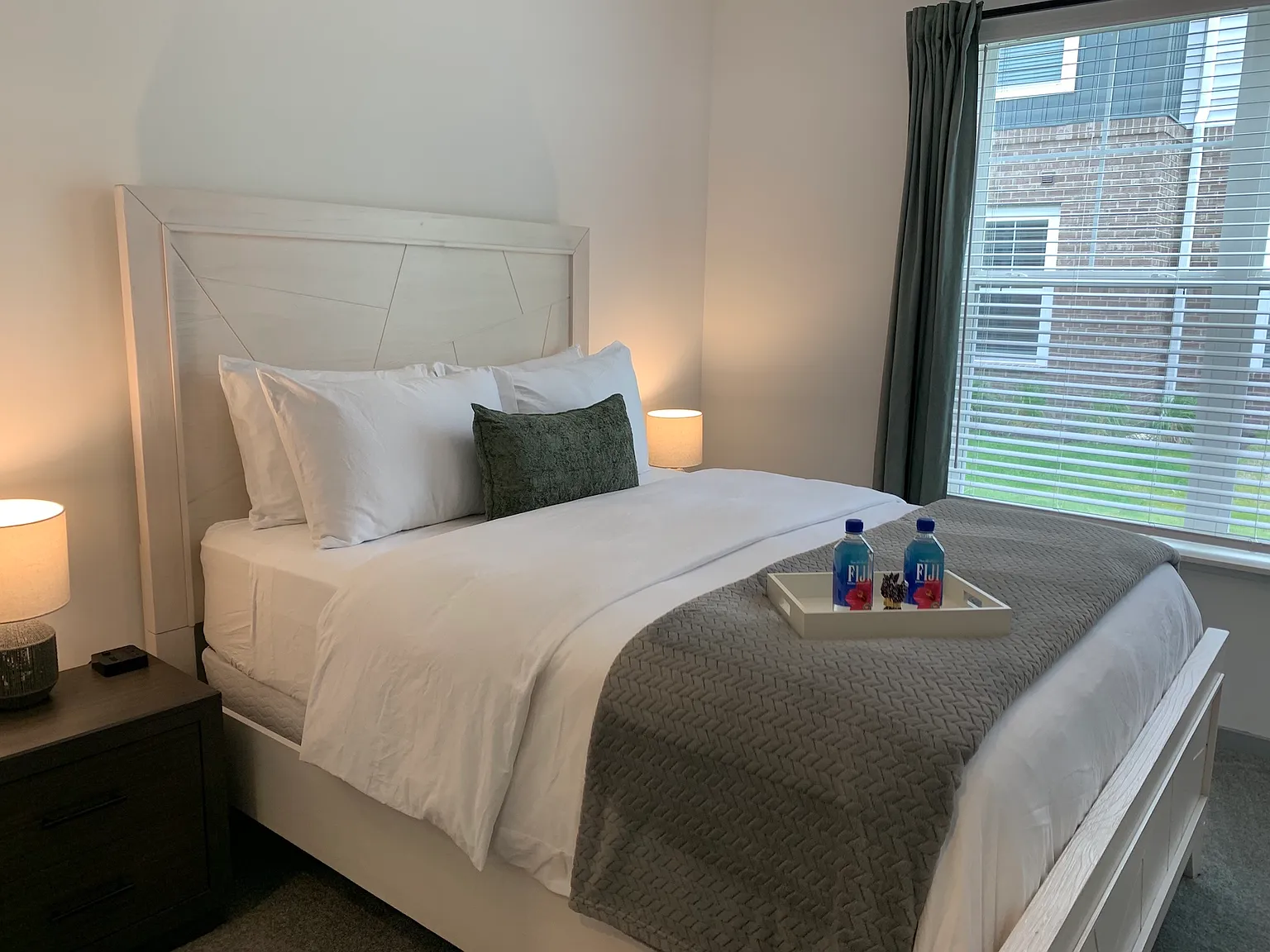 2 bed, 1185 sqft, $5,370 — Photo 3