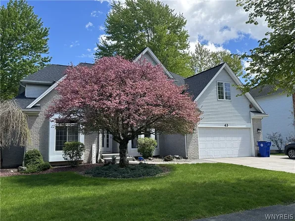 43 E Pinelake Dr, Williamsville, NY 14221
